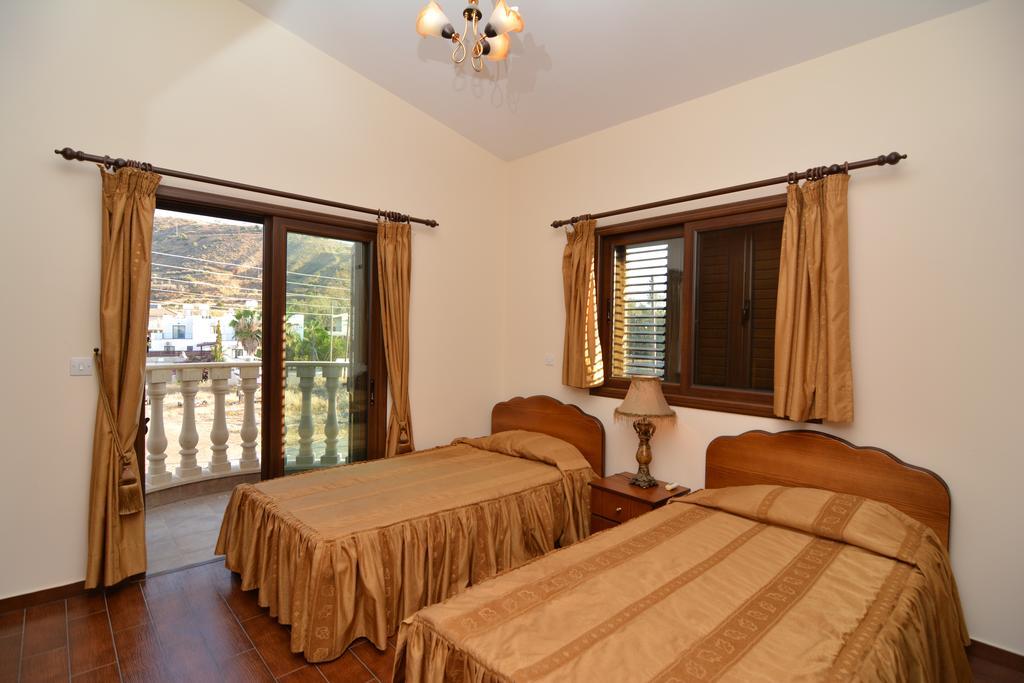 Kalli Villa Pomos Habitación foto